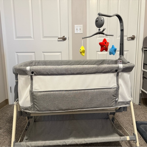 Convertible Rocking Bassinet in Light Gray - Picture 2 of 3